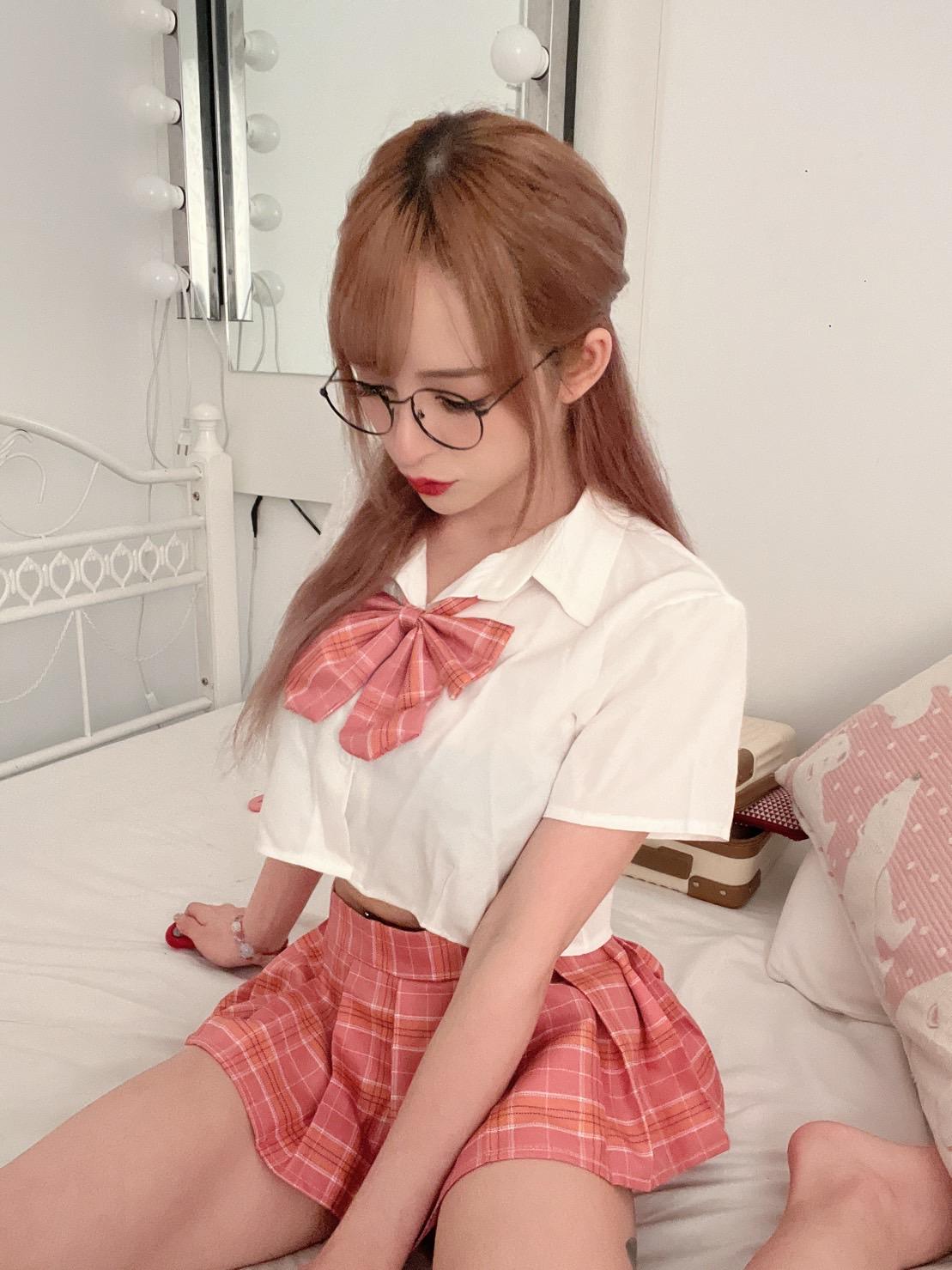 小隻馬妮妮nini 的封面照