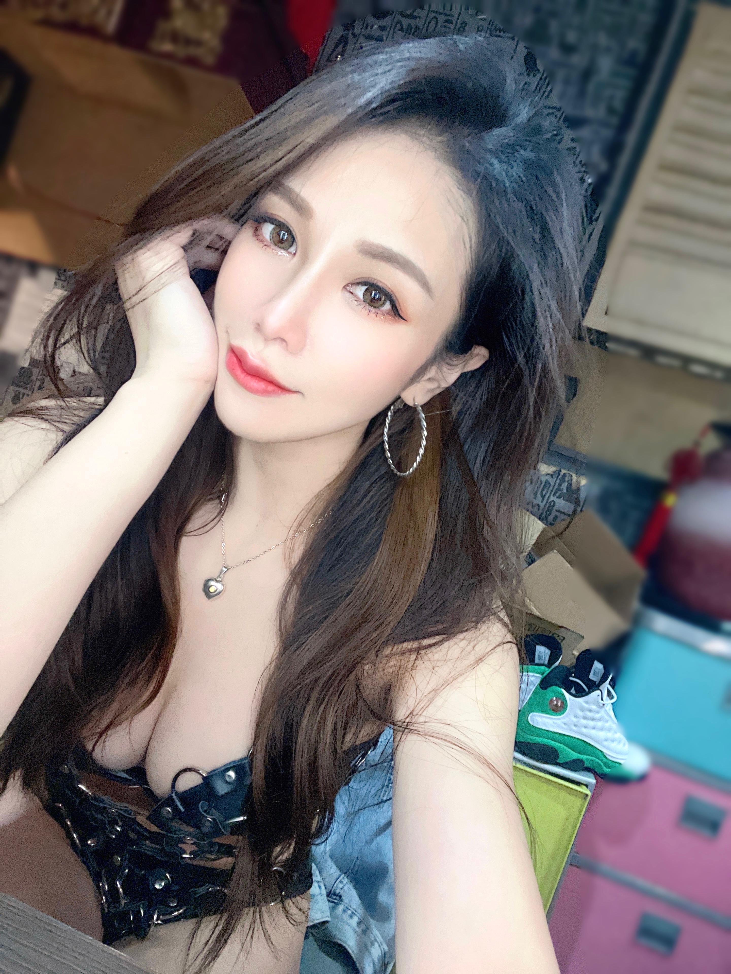 女王陛下 的封面照