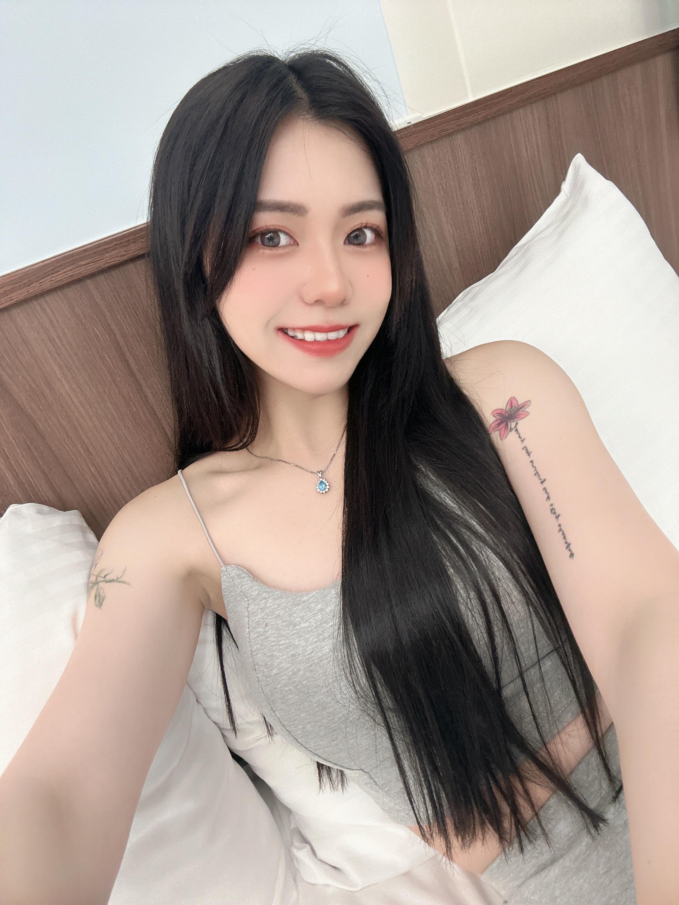 Caloline 的封面照
